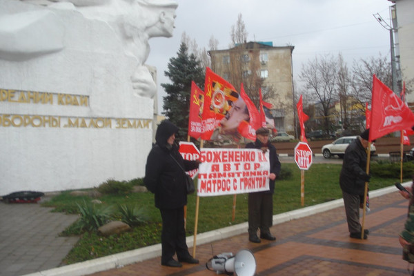 К 70-летию Великой Победы. Город-герой Новороссийск: митинг в честь солдата-художника К 70-летию Великой Победы. Город-герой Новороссийск: митинг в честь солдата-художника