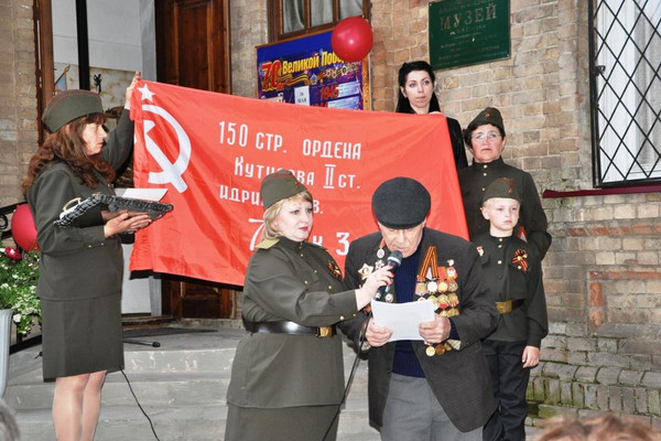 Копии Знамени Победы вручены от имени КПРФ музеям в Щербиновском районе Копии Знамени Победы вручены от имени КПРФ музеям в Щербиновском районе