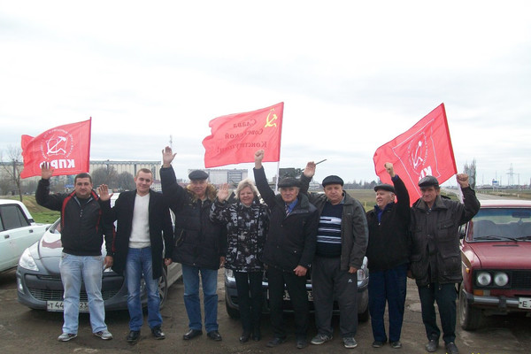 В Славянске-на-Кубани состоялся красный автопробег