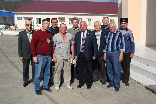 Депутат-коммунист Н. Харитонов провел ряд встреч в Краснодарском крае Депутат-коммунист Н. Харитонов провел ряд встреч в Краснодарском крае