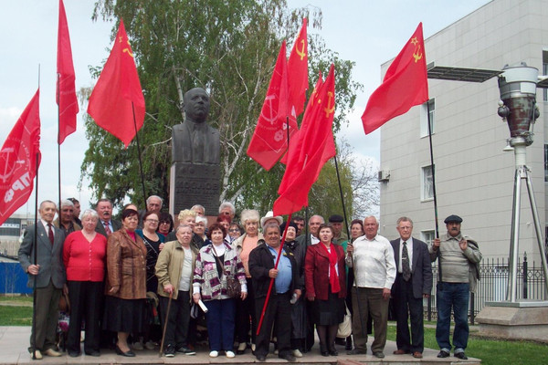 Коммунисты Тихорецка отметили День советской космонавтики митингом Коммунисты Тихорецка отметили День советской космонавтики митингом