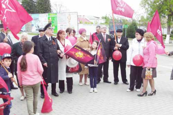 Лабинск, 1 мая: митинг и демонстрация КПРФ Лабинск, 1 мая: митинг и демонстрация КПРФ