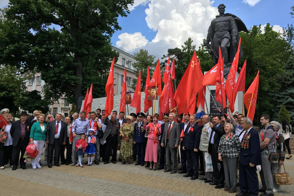 Коммунисты Краснодара в День Победы почтили память советских воинов-освободителей