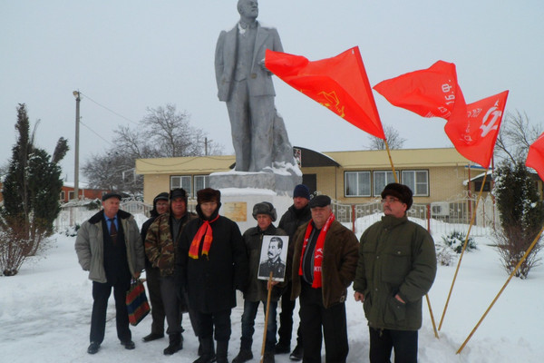 В кубанских станицах прошли акции КПРФ в честь Сталина В кубанских станицах прошли акции КПРФ в честь Сталина