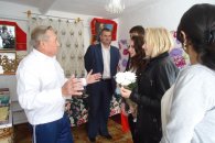 Каневские комсомольцы поздравили ветерана войны и партии с днем рождения