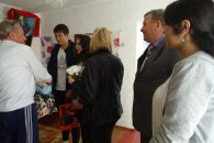 Каневские комсомольцы поздравили ветерана войны и партии с днем рождения