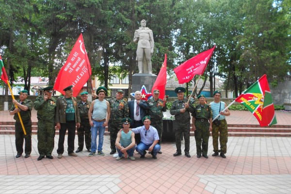 Активисты КПРФ и Союза Советских офицеров отметили День пограничника