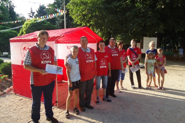 Агитпоход коммунистов и комсомольцев в станице Каневской