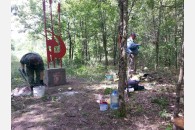 Комсомольцы отремонтировали памятник красному командиру