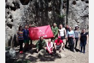 Участники молодежного проекта «Альтернатива» подняли знамя КПРФ над горой Индюк