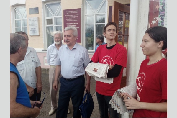 В Тихорецке представители КПРФ встретились с избирателями