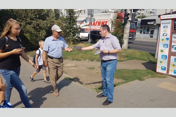 Кандидат-коммунист Александр Сафронов принял участие в агитационном пикете