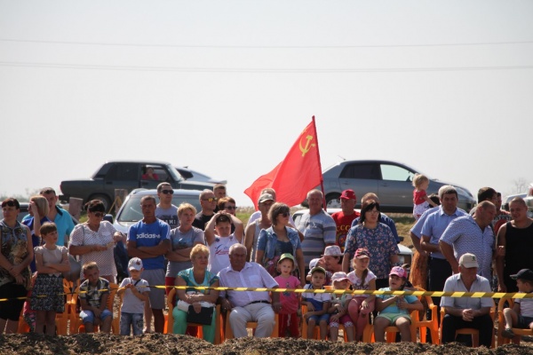 Станица Выселки: красный флаг на скачках