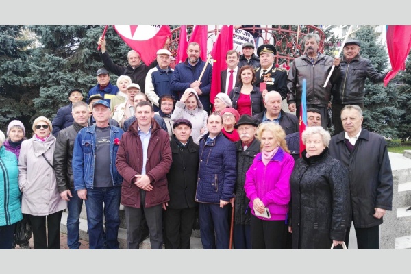 Митинг в честь 100-летия Октябрьской Революции прошел в Армавире