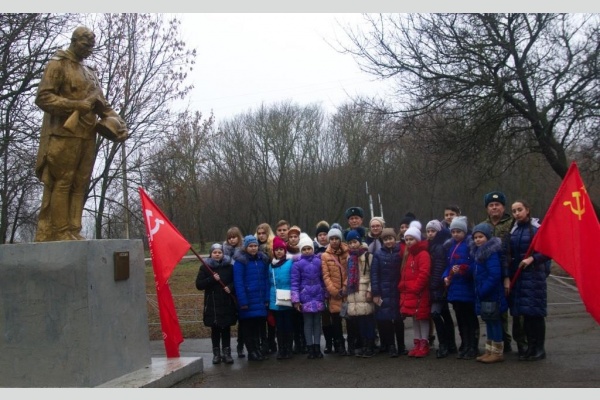 Выселковские коммунисты активно участвуют в патриотическом воспитании школьников