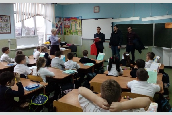 Комсомольцы вручили призы усть-лабинскому школьнику