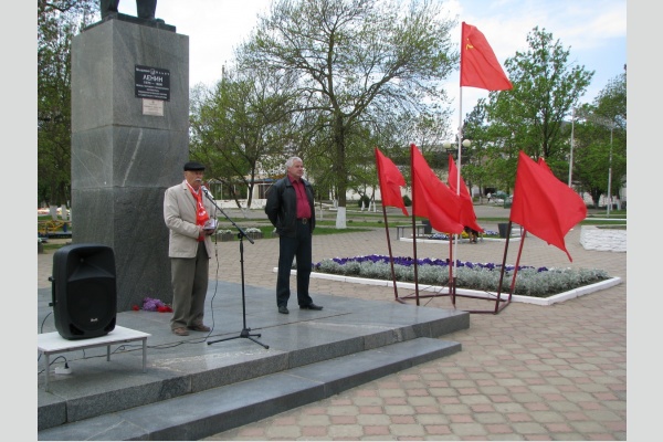 Абинск: митинг в честь Ленинского дня