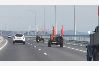 Красный автопробег по Крымскому мосту