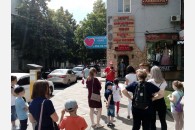 Комсомольцы поздравили краснодарских детей с праздником