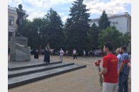 Коммунисты и комсомольцы в Краснодаре возложили цветы к памятнику А.С. Пушкину