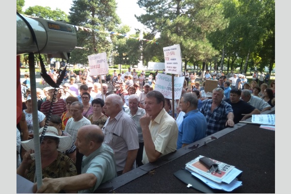 Митинг протеста в поселке Мостовском