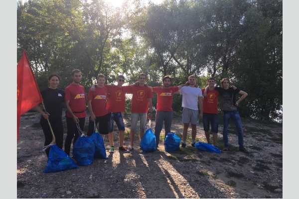 Комсомольский субботник в краснодарском парке