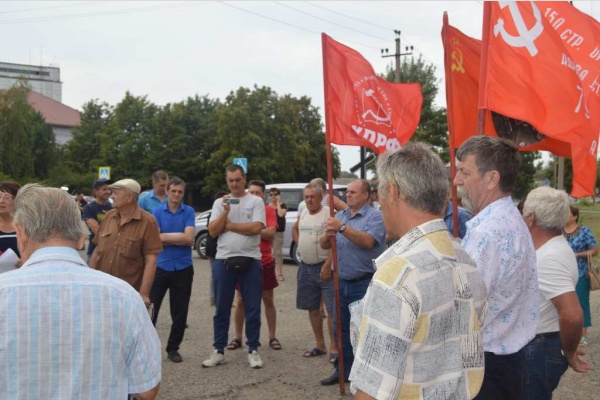 В станице Старощербиновской прошел митинг против «пенсионной реформы»