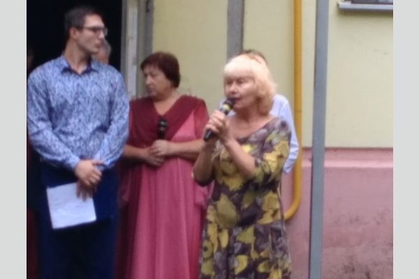 Краснодар: активисты Карасунского отделения КПРФ поздравили жильцов многоквартирного дома с праздником