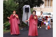 Краснодар: активисты Карасунского отделения КПРФ поздравили жильцов многоквартирного дома с праздником