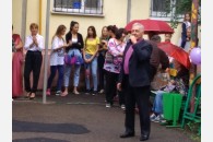 Краснодар: активисты Карасунского отделения КПРФ поздравили жильцов многоквартирного дома с праздником