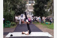 Краснодар: активисты Карасунского отделения КПРФ поздравили жильцов многоквартирного дома с праздником