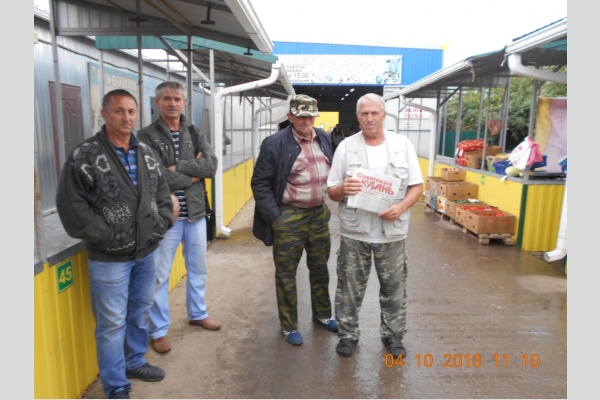 Выселковские коммунисты провели агитационный десант