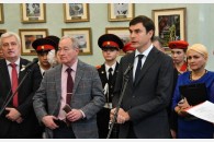 Коммунисты-депутаты в Госдуме открыли выставку «Дети рисуют мир»