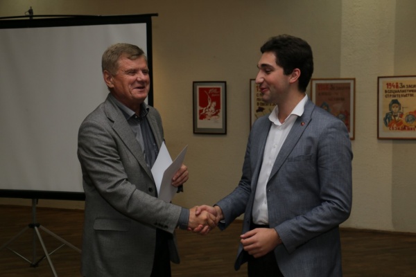 В Краснодаре коммунисты и комсомольцы открыли выставку «Эпоха юности и побед»