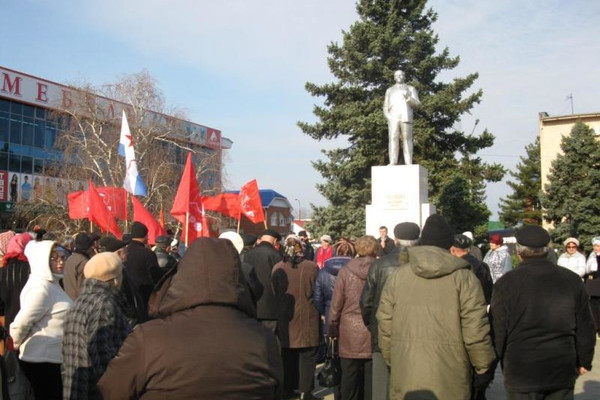 Тимашевск: митинг КПРФ в защиту дружбы народов и против нацистской угрозы