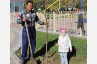 В Армавире коммунисты в честь 100-летия комсомола заложили кленовую аллею