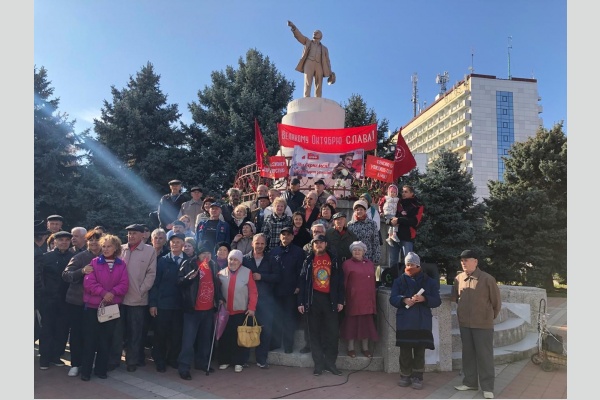 В Армавире в честь дня Революции прошел митинг