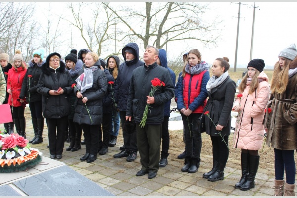 Каневские коммунисты и патриоты отметили День неизвестного солдата