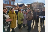 Представители крайкома КПРФ откликнулись на просьбы жителей краснодарского поселка о помощи