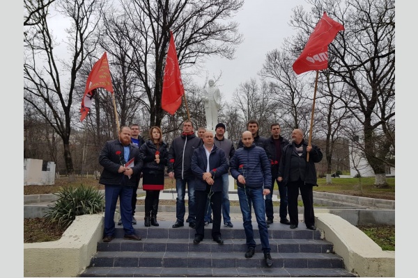 В Новороссийске коммунисты торжественно открыли памятник В.И.Ленину после реставрации