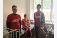 Курганинские комсомольцы поздравили детей с Новым годом
