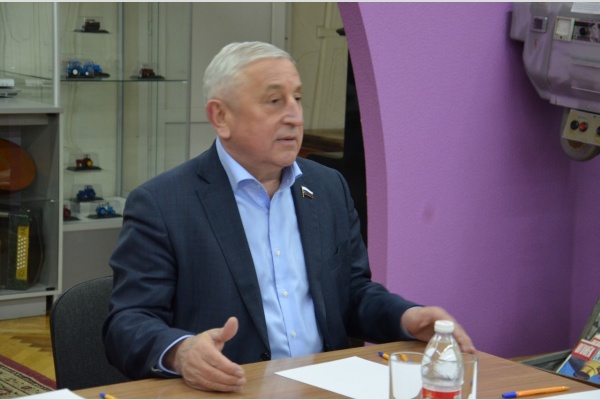 Коммунист-депутат Госдумы Николай Харитонов побывал в Курганинске