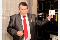 Краснодар: активисты КПРФ поздравили ветерана партии с 80-летним юбилеем
