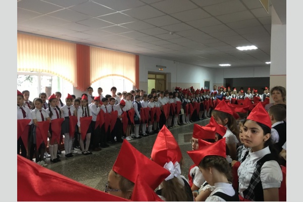 Белореченский район: Красные галстуки теперь носят около тысячи ребят Белореченский район: Красные галстуки теперь носят около тысячи ребят