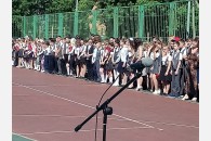 Белореченск: коммунисты-депутаты приняли участие в «последнем звонке»