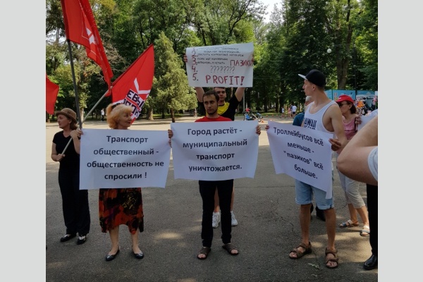 В Краснодаре прошла акция за сохранение троллейбусной линии на улице Красной В Краснодаре прошла акция за сохранение троллейбусной линии на улице Красной