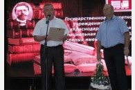 Коммунисты поздравили краевую специализированную библиотеку с юбилеем
