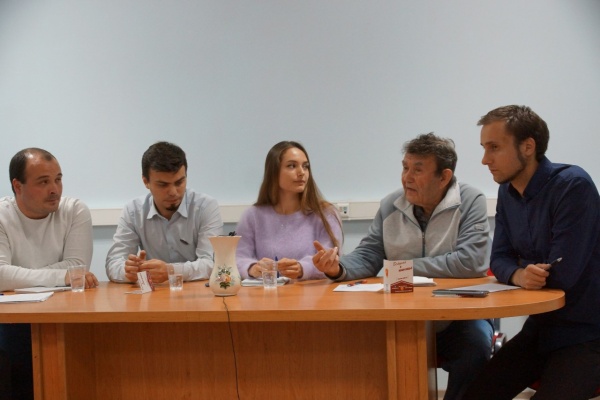 Левая молодежь в Краснодаре в день Великого Октября провела «круглый стол» Левая молодежь в Краснодаре в день Великого Октября провела «круглый стол»