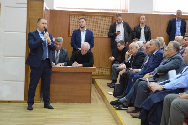 Коммунист-депутат Д. Коломиец выступил в Краснодаре на публичных слушаниях Коммунист-депутат Д. Коломиец выступил в Краснодаре на публичных слушаниях