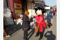 В Краснодаре активисты КПРФ организовали агитационный десант на местный рынок